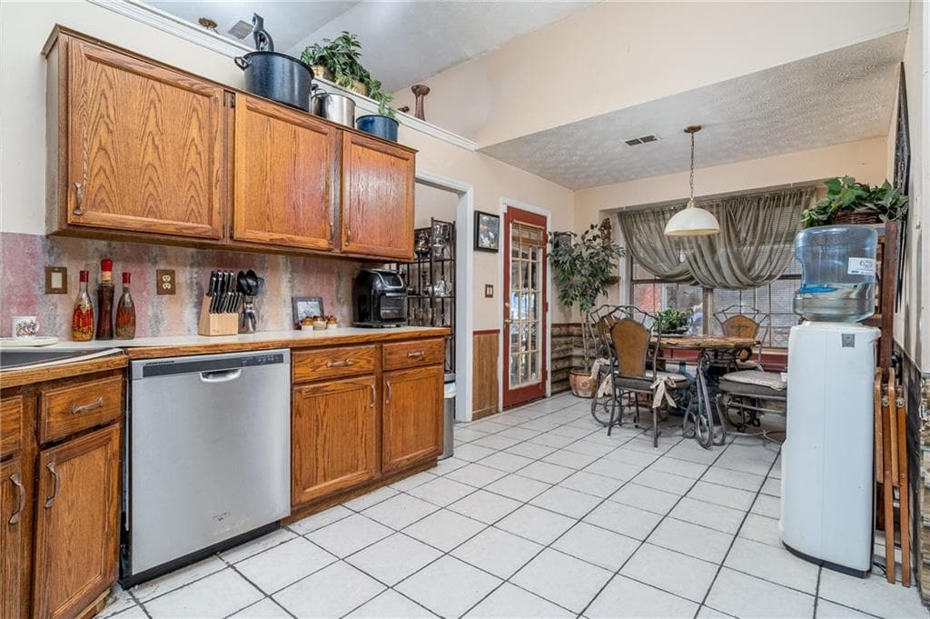 4 bedroom, 2 bathroom, 1,687 sq ft single family residence for sale at 1470 Charter Oaks Lane, Lawrenceville, GA 30046 — photo 10