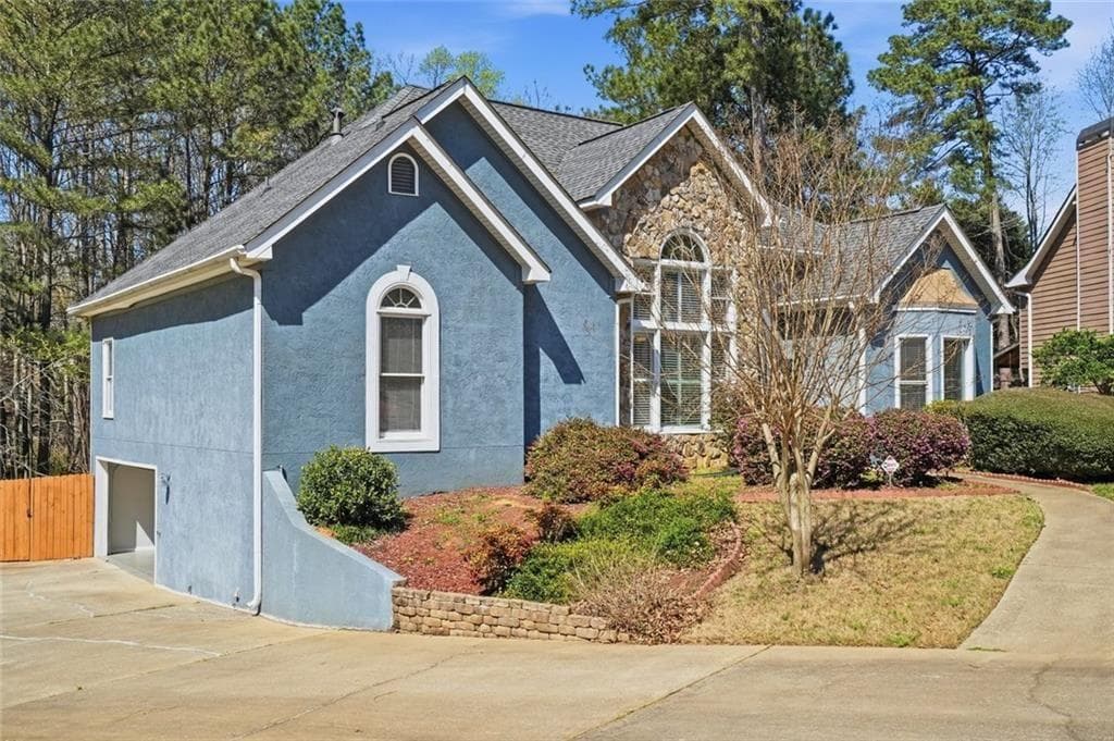 3 bedroom, 2 bathroom, 2,881 sq ft single family residence for sale at 116 Fairbrook Lane, Stockbridge, GA 30281 — photo 2