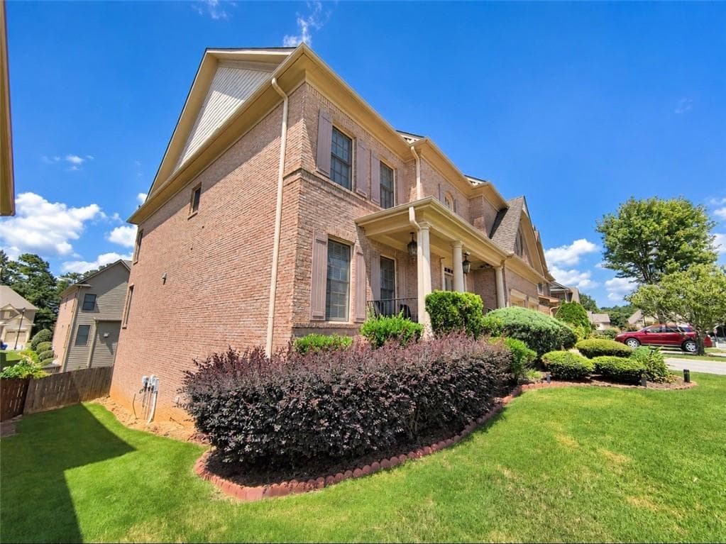 4 bedroom, 4 bathroom, 3,409 sq ft single family residence for sale at 1653 Elesmere Oak Court, Duluth, GA 30097 — photo 4