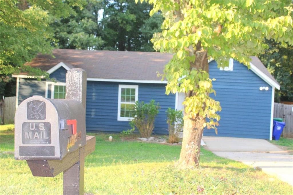 3 bedroom, 2 bathroom, 1,028 sq ft single family residence under contract at 4668 Hairston Crossing Way, Stone Mountain, GA 30083 — photo 3
