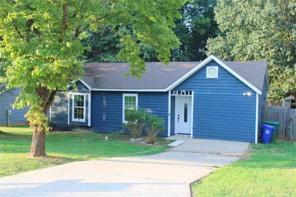 3 bedroom, 2 bathroom, 1,028 sq ft single family residence under contract at 4668 Hairston Crossing Way, Stone Mountain, GA 30083 — photo 4
