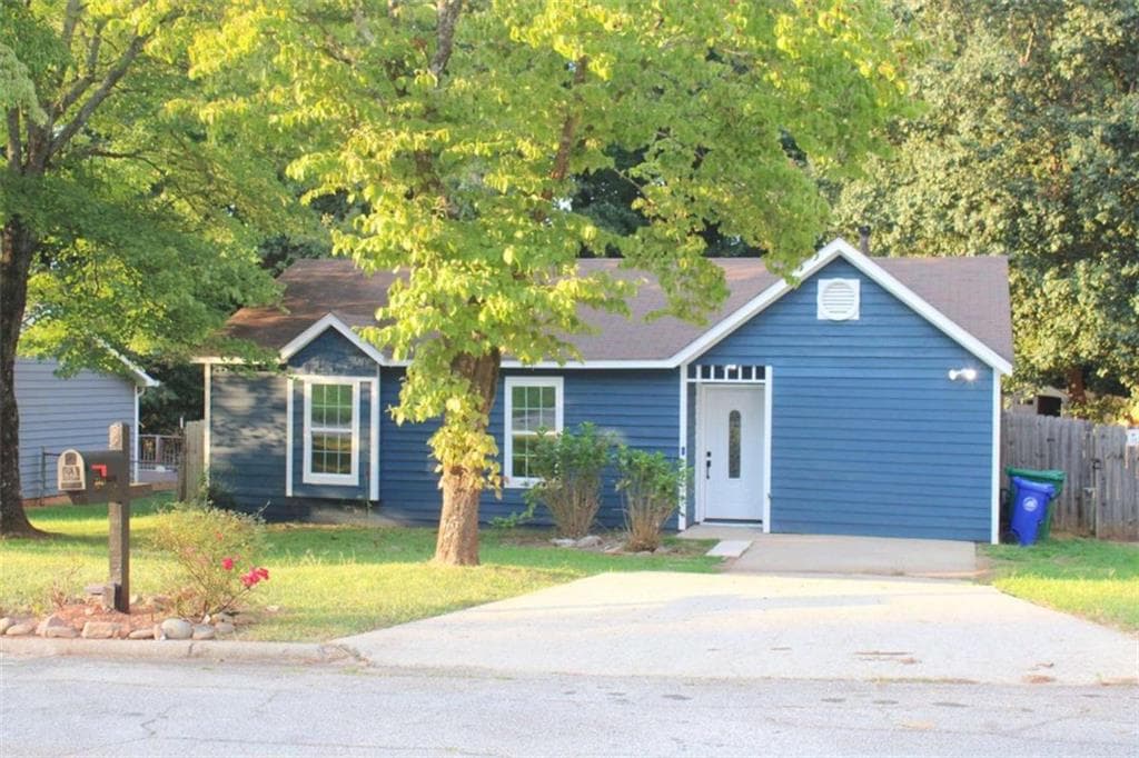 3 bedroom, 2 bathroom, 1,028 sq ft single family residence under contract at 4668 Hairston Crossing Way, Stone Mountain, GA 30083 — photo 6