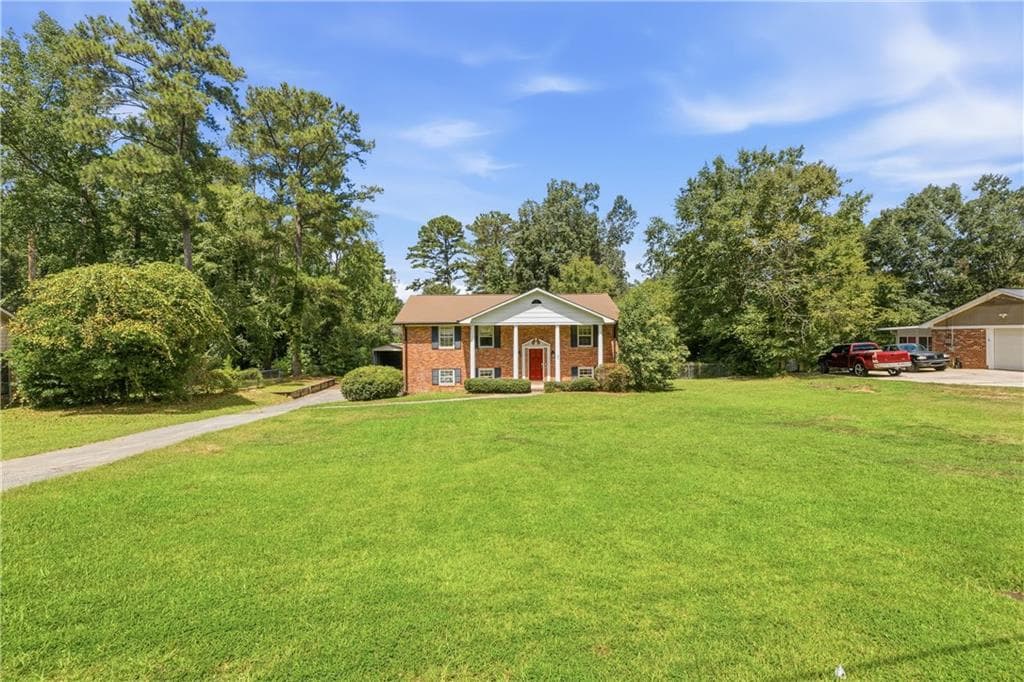 4 bedroom, 3 bathroom, 2,940 sq ft single family residence for sale at 1920 Long Ridge Drive, Macon, GA 31211