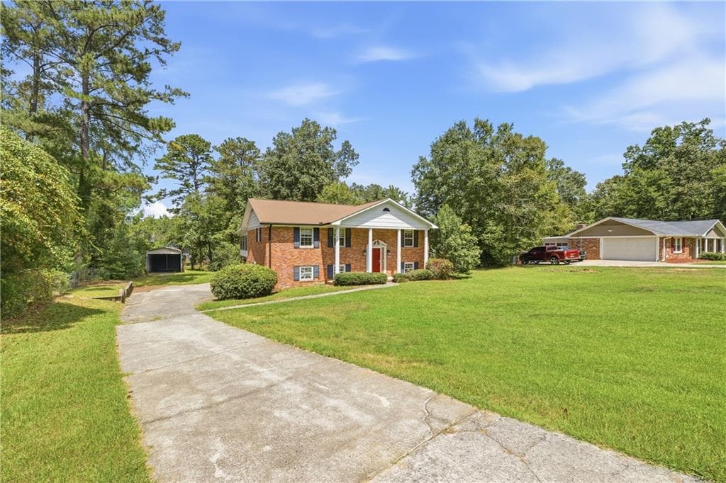 4 bedroom, 3 bathroom, 2,940 sq ft single family residence for sale at 1920 Long Ridge Drive, Macon, GA 31211 — photo 2