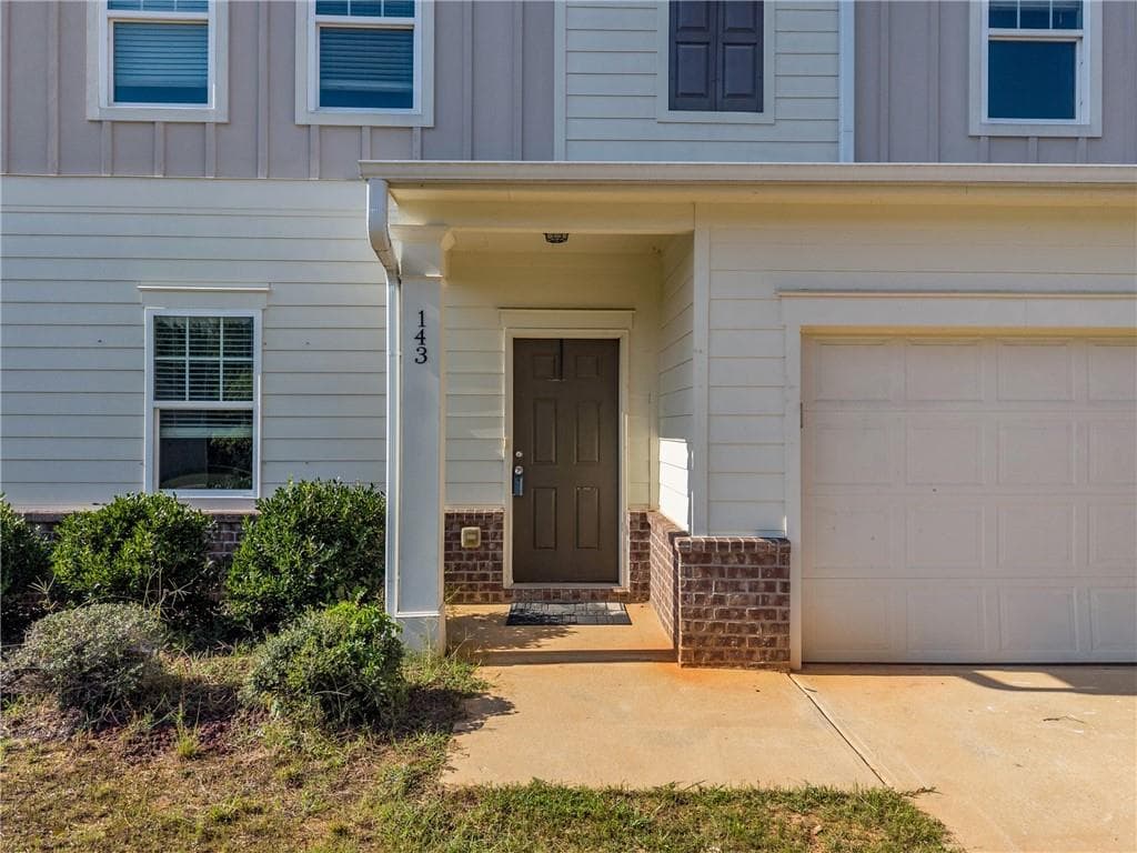4 bedroom, 3 bathroom, 2,208 sq ft single family residence for sale at 143 Coldwater Way, Griffin, GA 30224 — photo 2