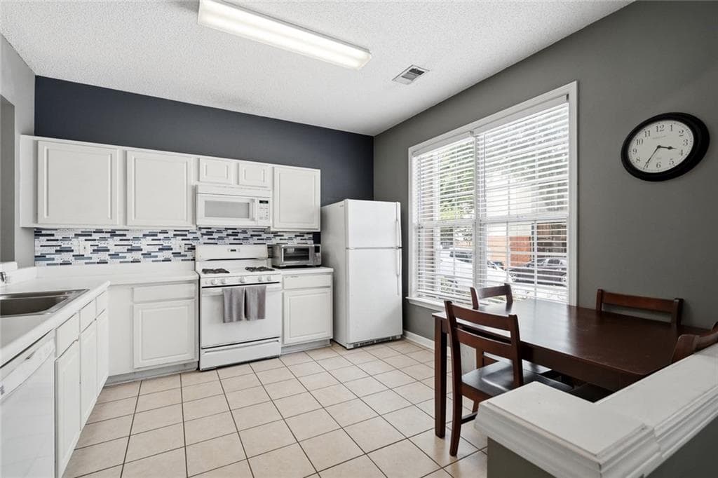 2 bedroom, 3 bathroom, 1,378 sq ft townhouse for sale at 4079 Howell Park Road, Duluth, GA 30096 — photo 9