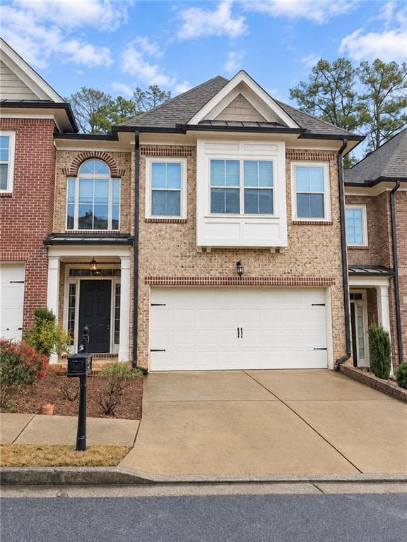 3 bedroom, 3 bathroom, 2,448 sq ft townhouse for sale at 10550 Arlington Point, Alpharetta, GA 30022