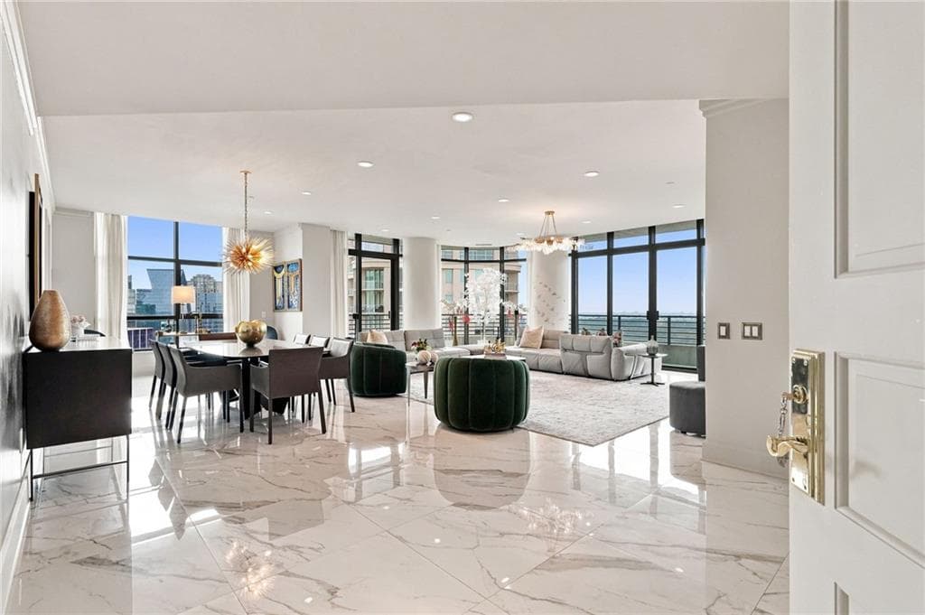 3 bedroom, 3 bathroom, 2,842 sq ft condominium under contract at 750 Park Avenue 22W, Atlanta, GA 30326 — photo 3