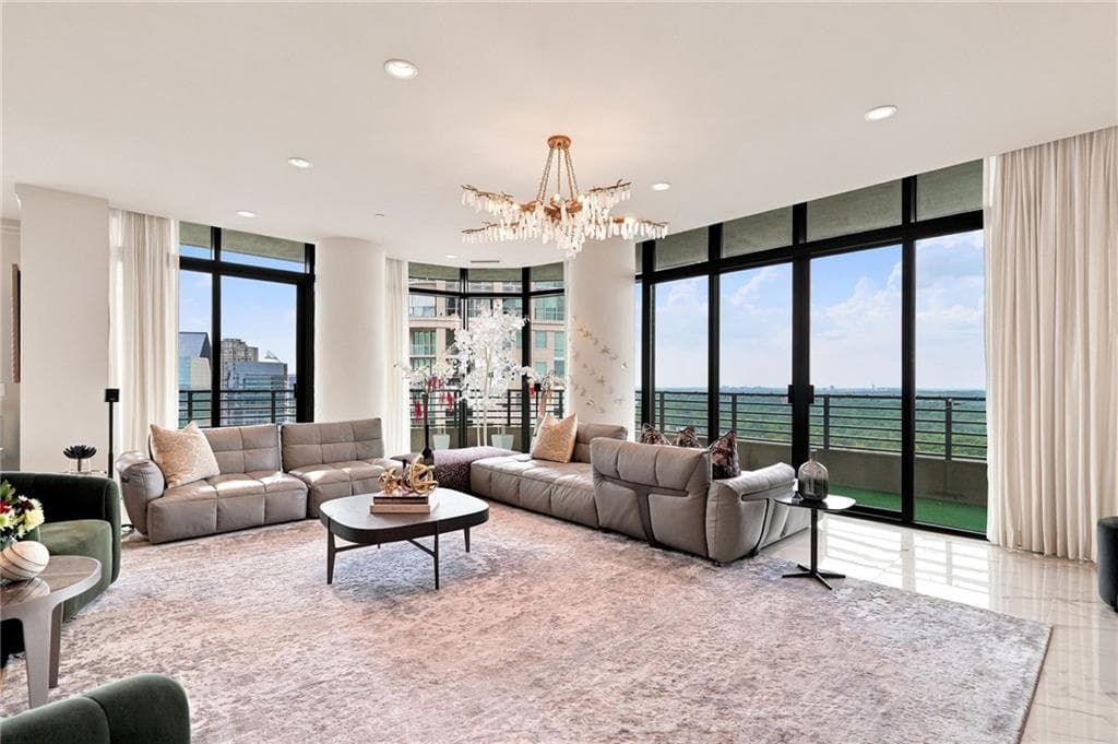 3 bedroom, 3 bathroom, 2,842 sq ft condominium under contract at 750 Park Avenue 22W, Atlanta, GA 30326 — photo 4