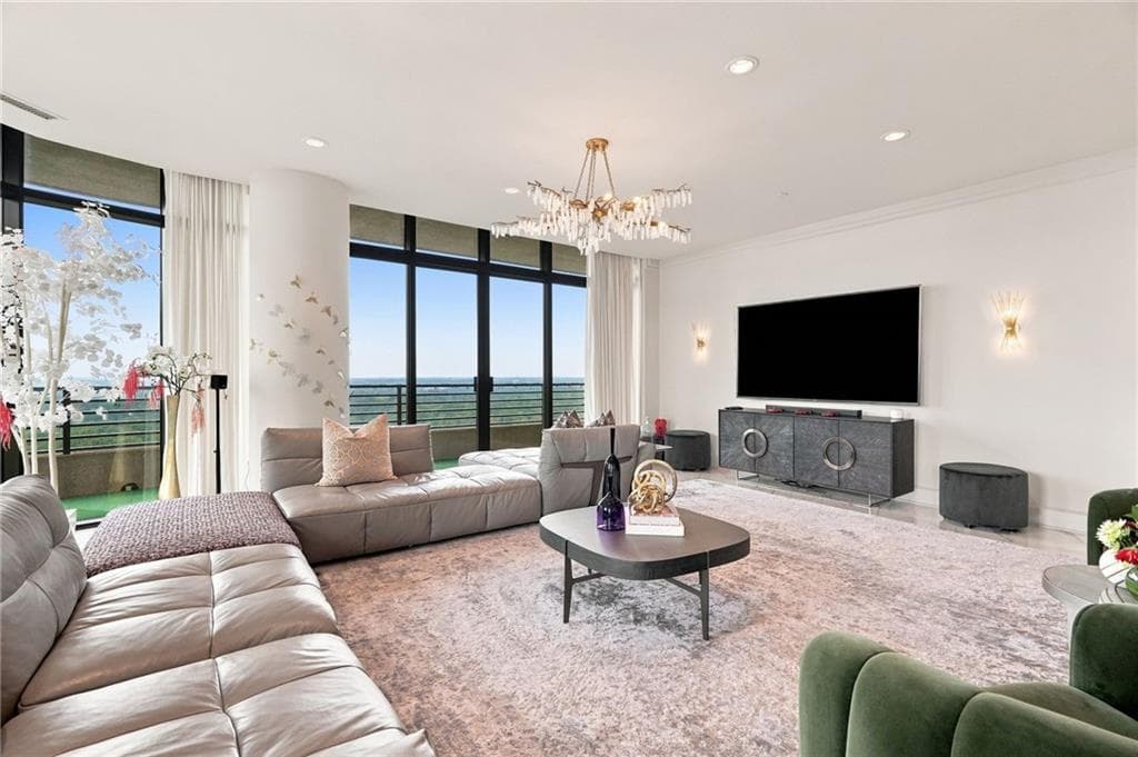 3 bedroom, 3 bathroom, 2,842 sq ft condominium under contract at 750 Park Avenue 22W, Atlanta, GA 30326 — photo 5