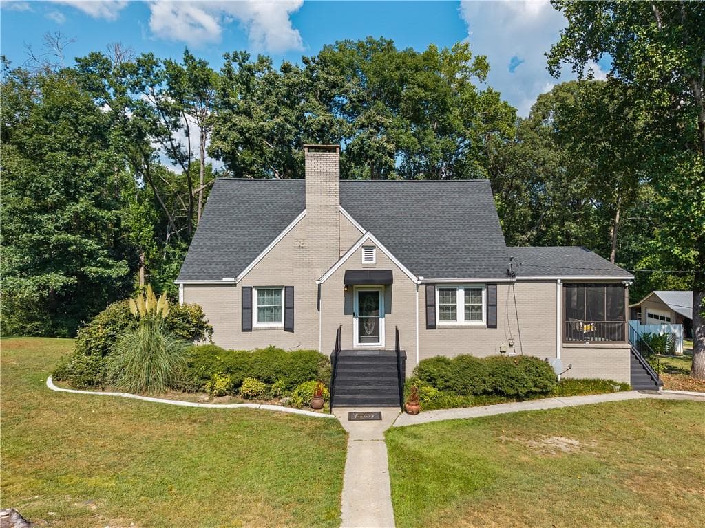 3 bedroom, 3 bathroom, 2,478 sq ft single family residence for sale at 139 Myrtle Street, Toccoa, GA 30577 — photo 2