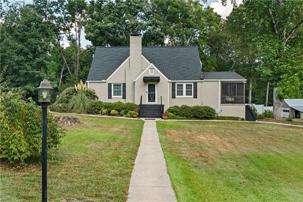 3 bedroom, 3 bathroom, 2,478 sq ft single family residence for sale at 139 Myrtle Street, Toccoa, GA 30577 — photo 3