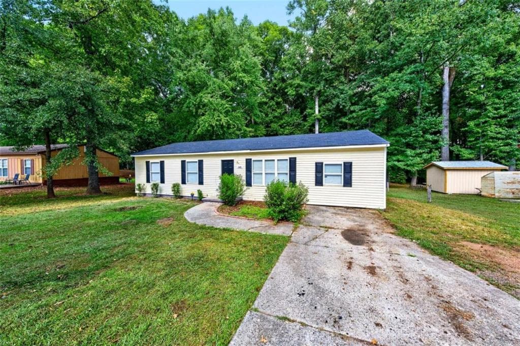4 bedroom, 2 bathroom, 1,300 sq ft single family residence for sale at 145 Sarsen Circle, Athens, GA 30606 — photo 2