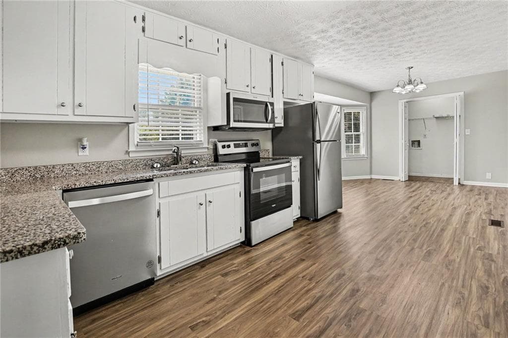 3 bedroom, 2 bathroom, 1,754 sq ft single family residence for sale at 50 Freestone Drive, Newnan, GA 30265 — photo 5