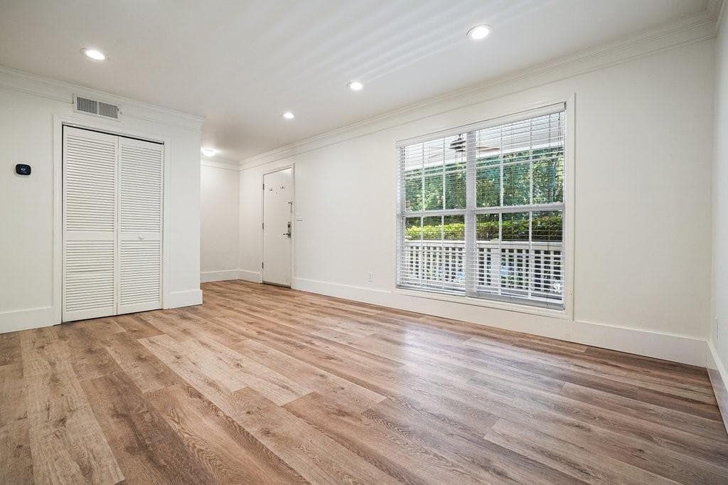 3 bedroom, 3 bathroom, 1,311 sq ft condominium for sale at 3180 Seven Pines Court 101, Atlanta, GA 30339 — photo 6