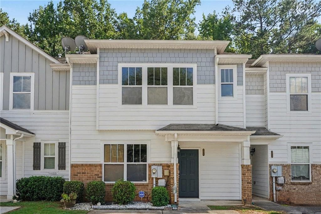 3 bedroom, 3 bathroom, 1,787 sq ft townhouse for sale at 4455 Watson Ridge Drive, Stone Mountain, GA 30083 — photo 2