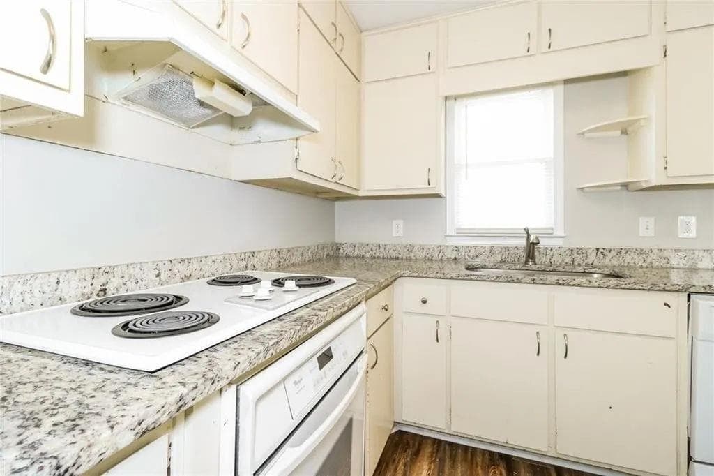 3 bedroom, 2 bathroom, 2,561 sq ft single family residence for sale at 4055 S Bogan Road, Buford, GA 30519 — photo 5