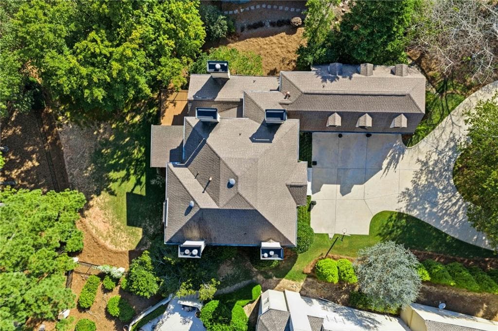 5 bedroom, 6 bathroom, 7,281 sq ft single family residence under contract at 303 Jupiter Hills Drive, Johns Creek, GA 30097 — photo 3