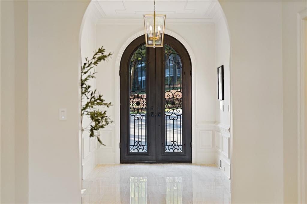 5 bedroom, 6 bathroom, 7,281 sq ft single family residence under contract at 303 Jupiter Hills Drive, Johns Creek, GA 30097 — photo 8
