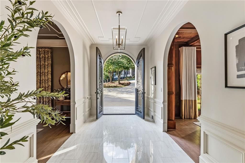 5 bedroom, 6 bathroom, 7,281 sq ft single family residence under contract at 303 Jupiter Hills Drive, Johns Creek, GA 30097 — photo 10