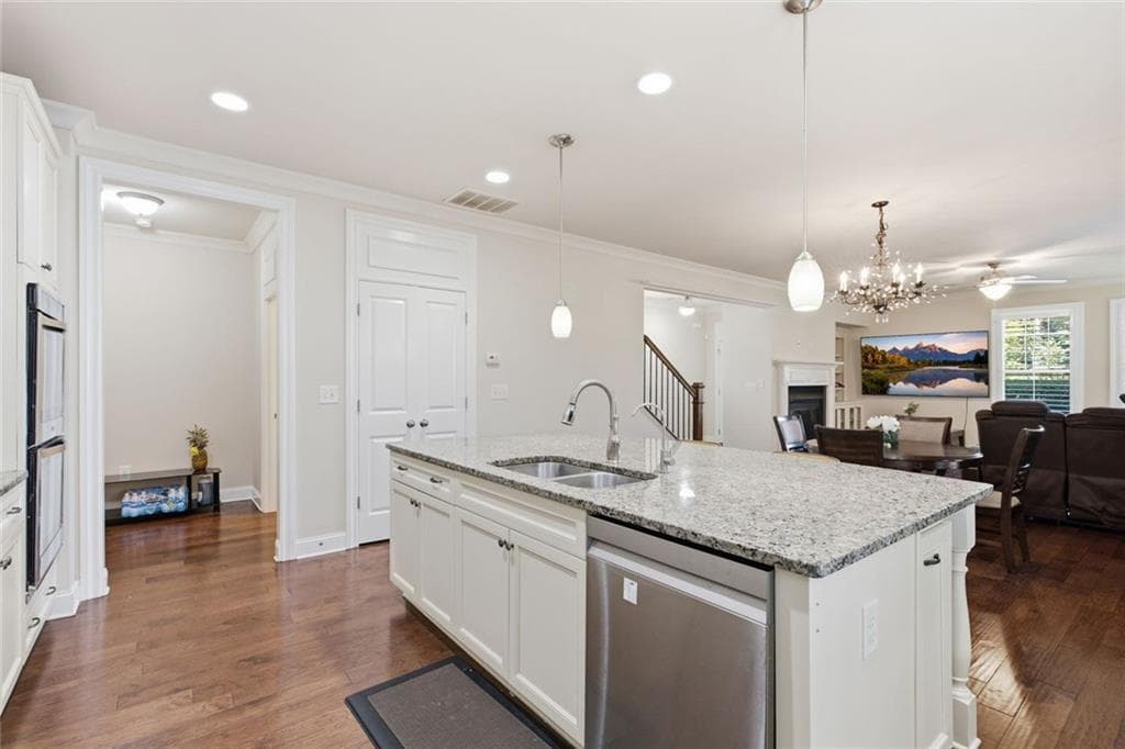 4 bedroom, 4 bathroom, 2,672 sq ft single family residence for sale at 7565 Scarlet Drive, Alpharetta, GA 30005 — photo 5