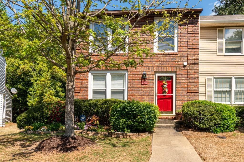 3 bedroom, 3 bathroom, 1,495 sq ft townhouse for sale at 2105 Fairways Court, Kennesaw, GA 30144