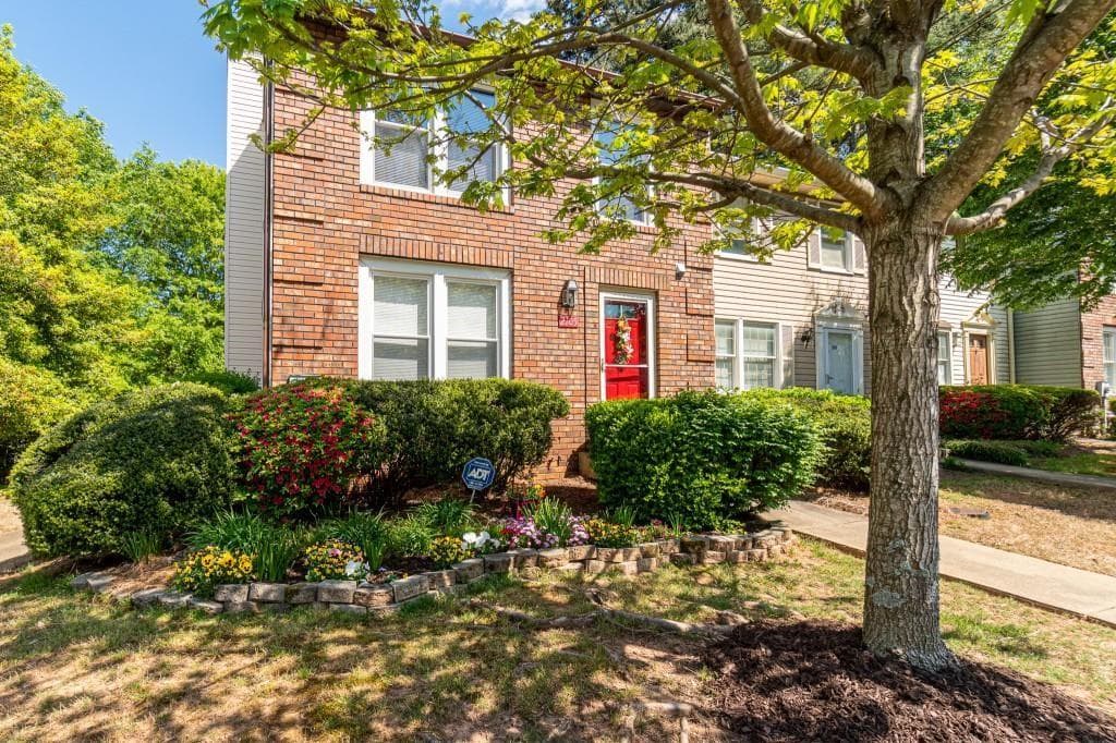 3 bedroom, 3 bathroom, 1,495 sq ft townhouse for sale at 2105 Fairways Court, Kennesaw, GA 30144 — photo 5