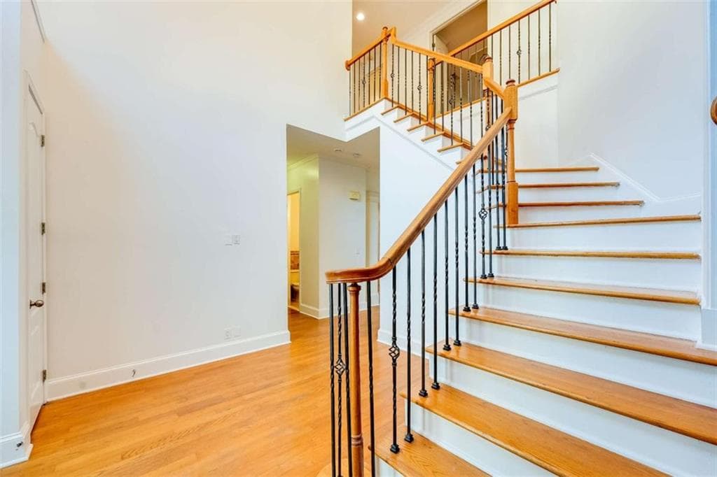 4 bedroom, 4 bathroom, 3,121 sq ft single family residence for sale at 105 Beracah Walk, Atlanta, GA 30331 — photo 5