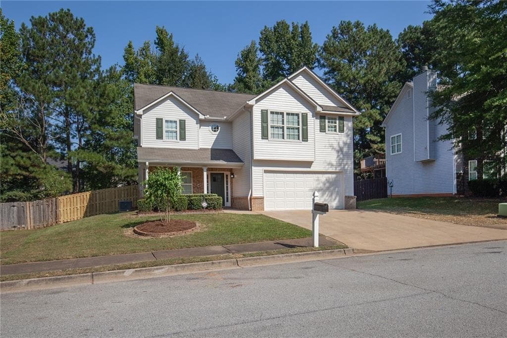 3 bedroom, 3 bathroom, 2,069 sq ft single family residence under contract at 319 Sapphire Bend, Riverdale, GA 30296