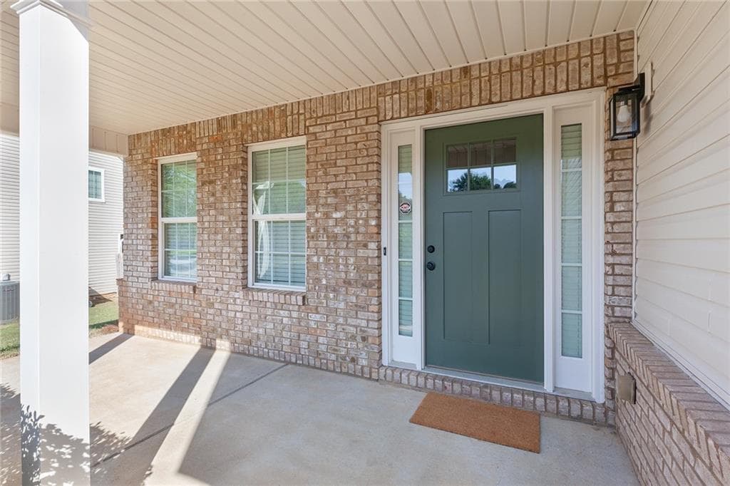 3 bedroom, 3 bathroom, 2,069 sq ft single family residence under contract at 319 Sapphire Bend, Riverdale, GA 30296 — photo 4