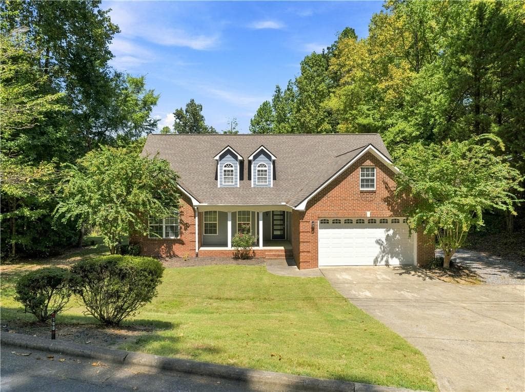 5 bedroom, 3 bathroom, 2,352 sq ft single family residence for sale at 108 Thornwood Drive, Rome, GA 30165
