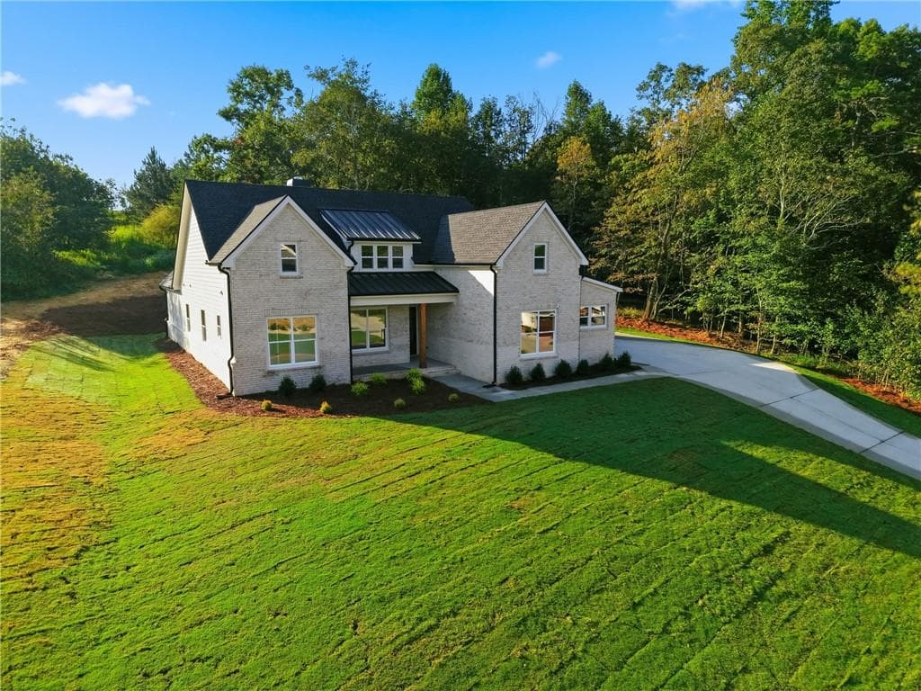 5 bedroom, 3 bathroom, 2,700 sq ft single family residence for sale at 1831 Bermuda Avenue, Demorest, GA 30535 — photo 2