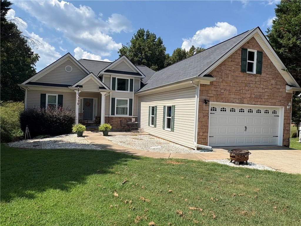 4 bedroom, 3 bathroom, 3,328 sq ft home for sale at 4370 Old Wyndoham Court, Gainesville, GA