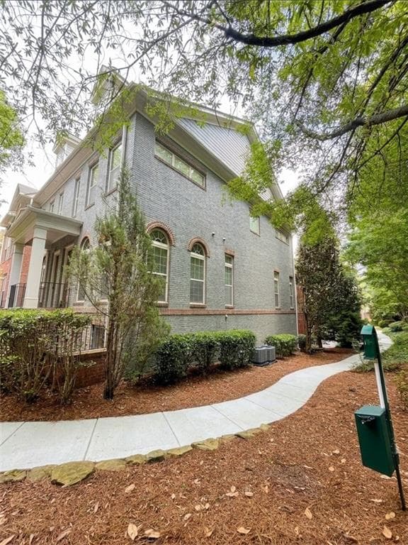 3 bedroom, 4 bathroom, 2,200 sq ft townhouse for rent at 1602 Chatterton Court 106, Atlanta, GA 30329 for $3,500 a month — photo 2