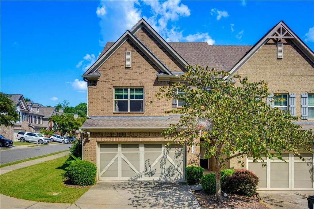 5 bedroom, 4 bathroom, 2,183 sq ft townhouse for sale at 13479 Gardiner Lane, Milton, GA 30004 — photo 2