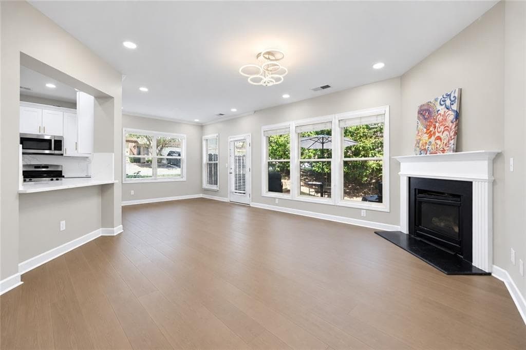 5 bedroom, 4 bathroom, 2,183 sq ft townhouse for sale at 13479 Gardiner Lane, Milton, GA 30004 — photo 5
