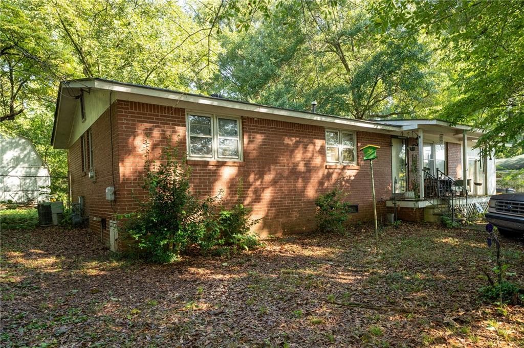 3 bedroom, 1 bathroom, 1,075 sq ft single family residence for sale at 1039 Worley Drive, Marietta, GA 30066 — photo 1 of 20
