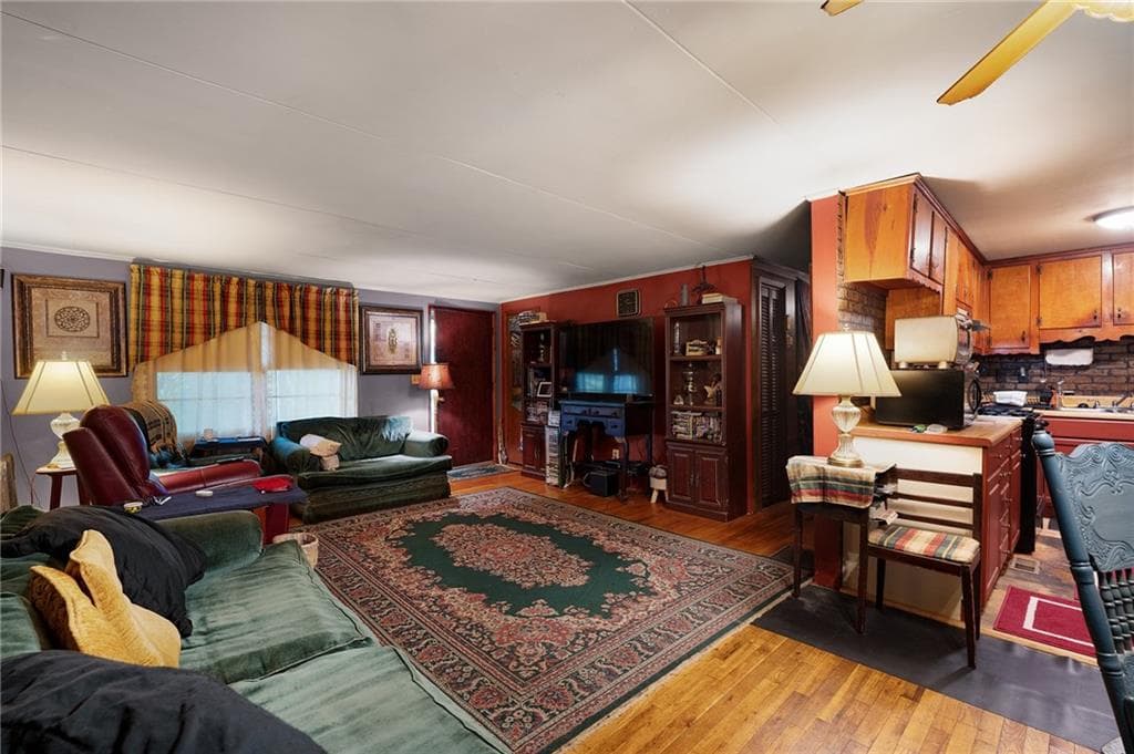 3 bedroom, 1 bathroom, 1,075 sq ft single family residence for sale at 1039 Worley Drive, Marietta, GA 30066 — photo 3