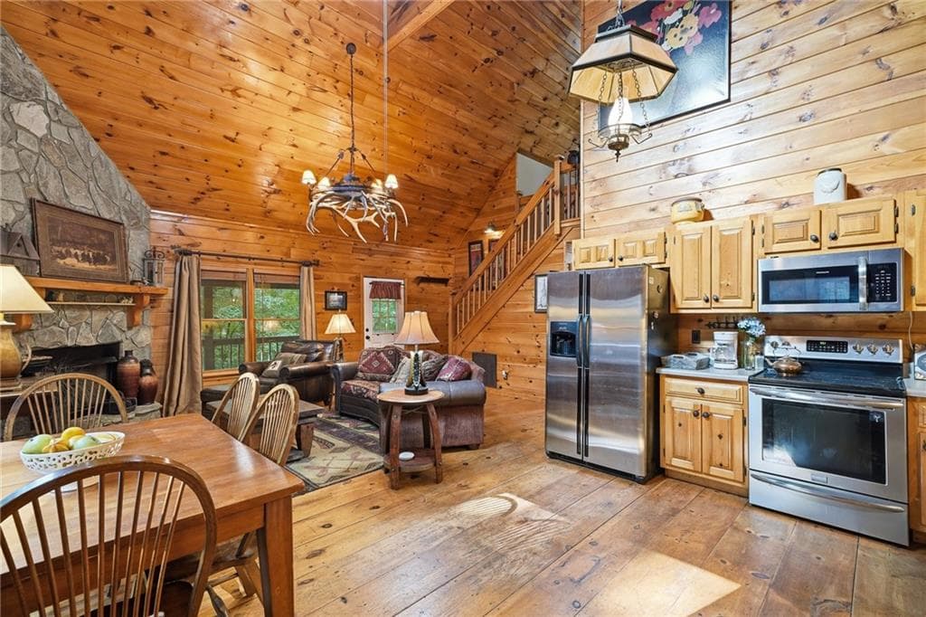3 bedroom, 2 bathroom, 1,300 sq ft single family residence for sale at 153 Blackberry Falls Drive, Ellijay, GA 30536 — photo 2
