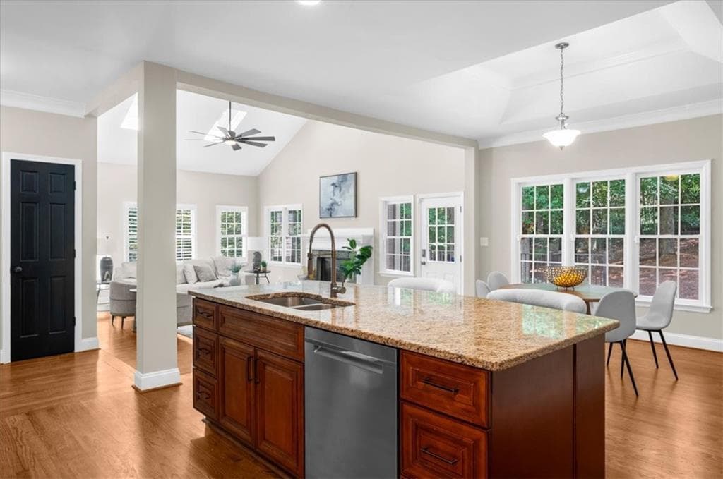 5 bedroom, 4 bathroom, 3,837 sq ft single family residence under contract at 2995 Georgian Manor Drive, Johns Creek, GA 30022 — photo 2