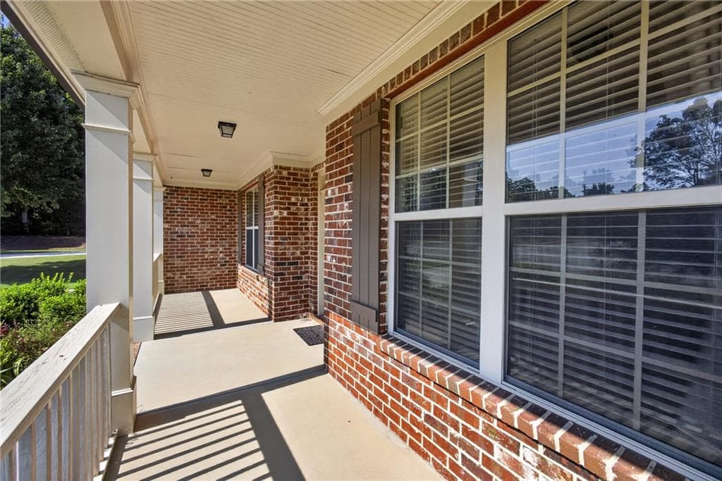 6 bedroom, 5 bathroom, 4,950 sq ft single family residence for sale at 3952 Ivy Gate Drive, Buford, GA 30519 — photo 5