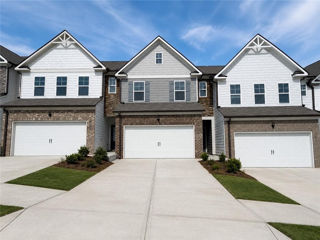 3 bedroom, 3 bathroom, 1,823 sq ft townhouse for sale at 3999 Streamlet Way 158, Gainesville, GA 30506 — photo 2