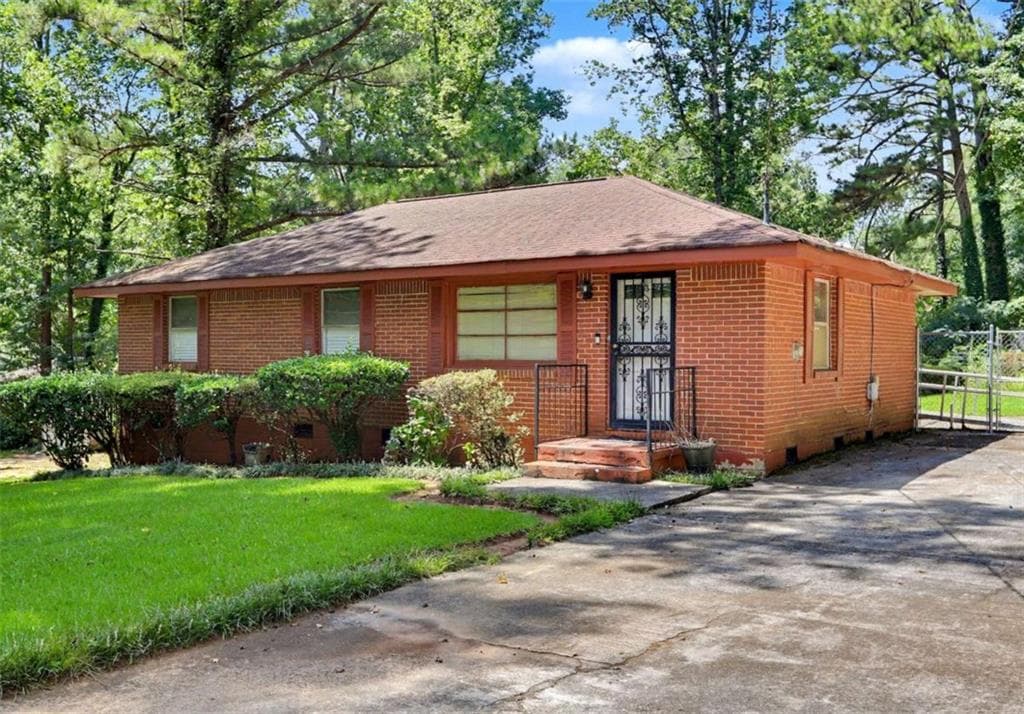 3 bedroom, 2 bathroom, 1,100 sq ft single family residence for sale at 3525 Larkspur Terrace, Decatur, GA 30032 — photo 3
