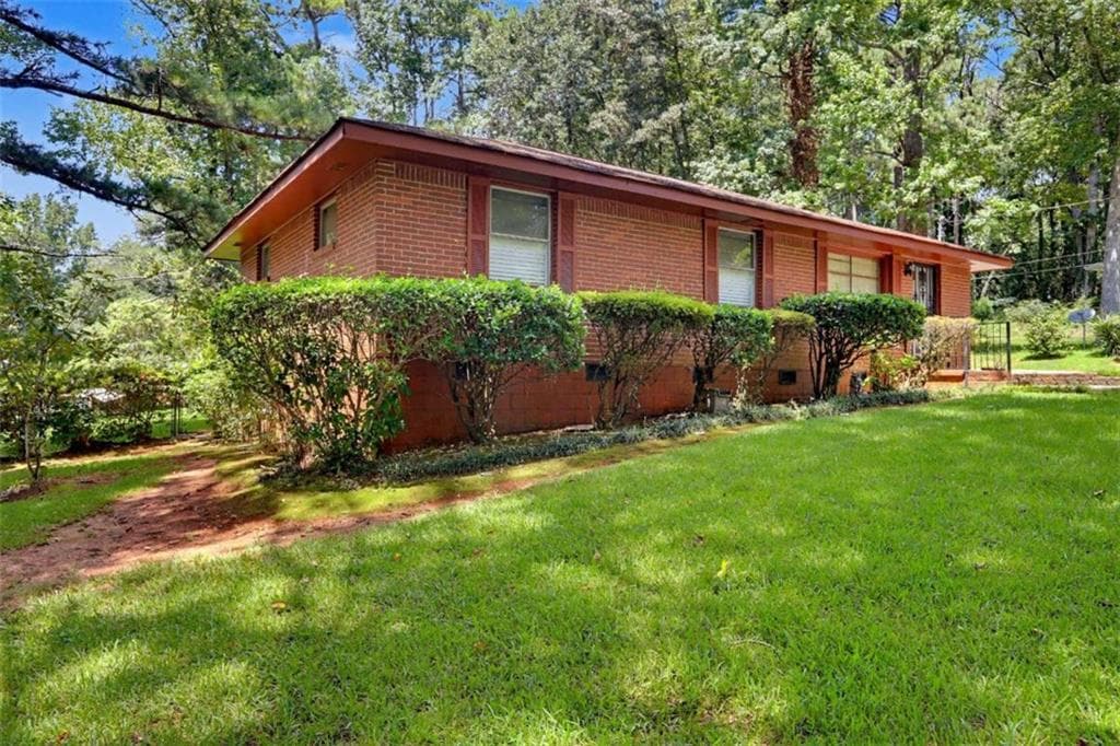 3 bedroom, 2 bathroom, 1,100 sq ft single family residence for sale at 3525 Larkspur Terrace, Decatur, GA 30032 — photo 4