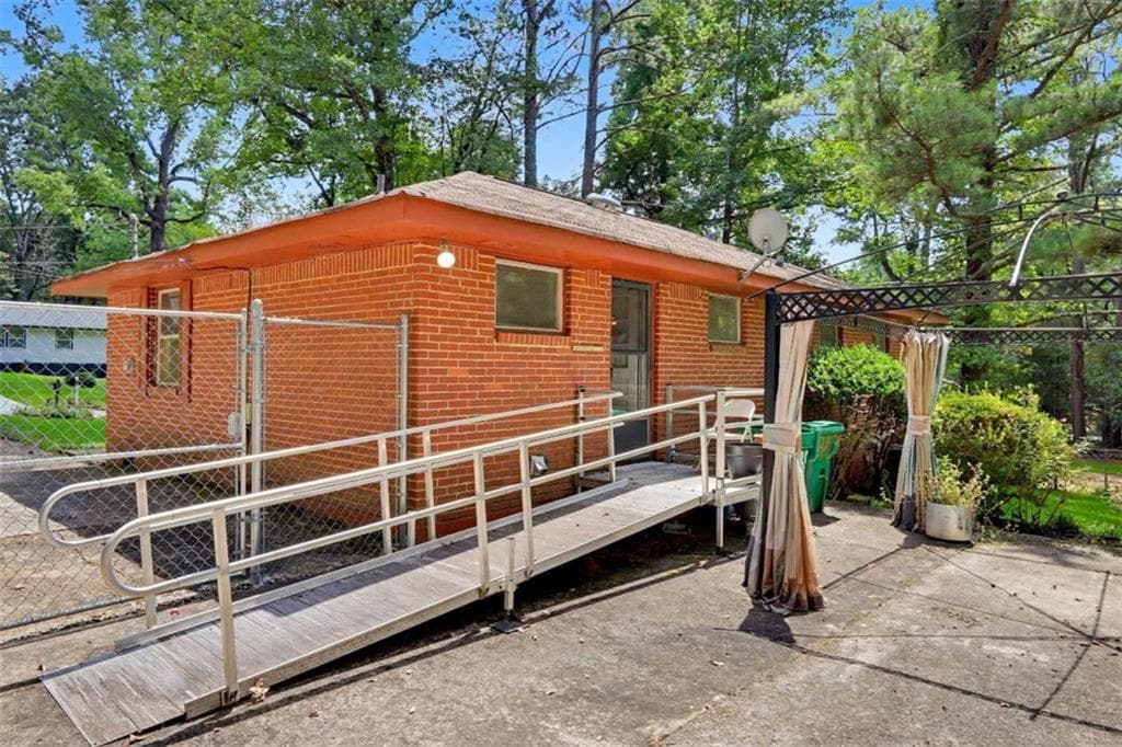 3 bedroom, 2 bathroom, 1,100 sq ft single family residence for sale at 3525 Larkspur Terrace, Decatur, GA 30032 — photo 5