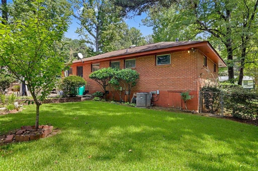 3 bedroom, 2 bathroom, 1,100 sq ft single family residence for sale at 3525 Larkspur Terrace, Decatur, GA 30032 — photo 7