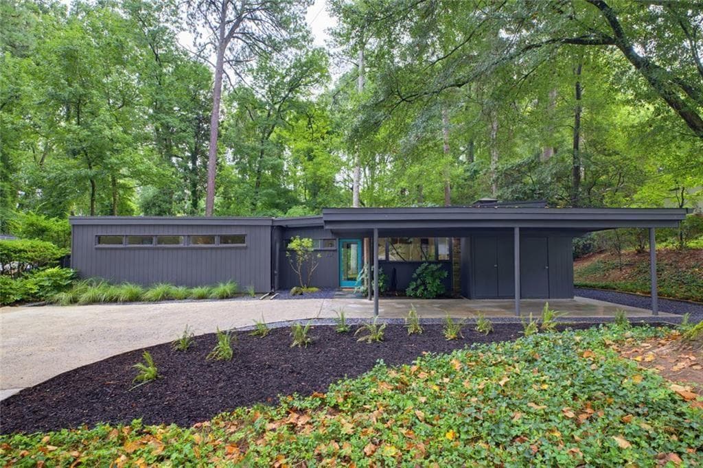 3 bedroom, 3 bathroom, 2,200 sq ft single family residence under contract at 751 Briar Park Court, Atlanta, GA 30306 — photo 3