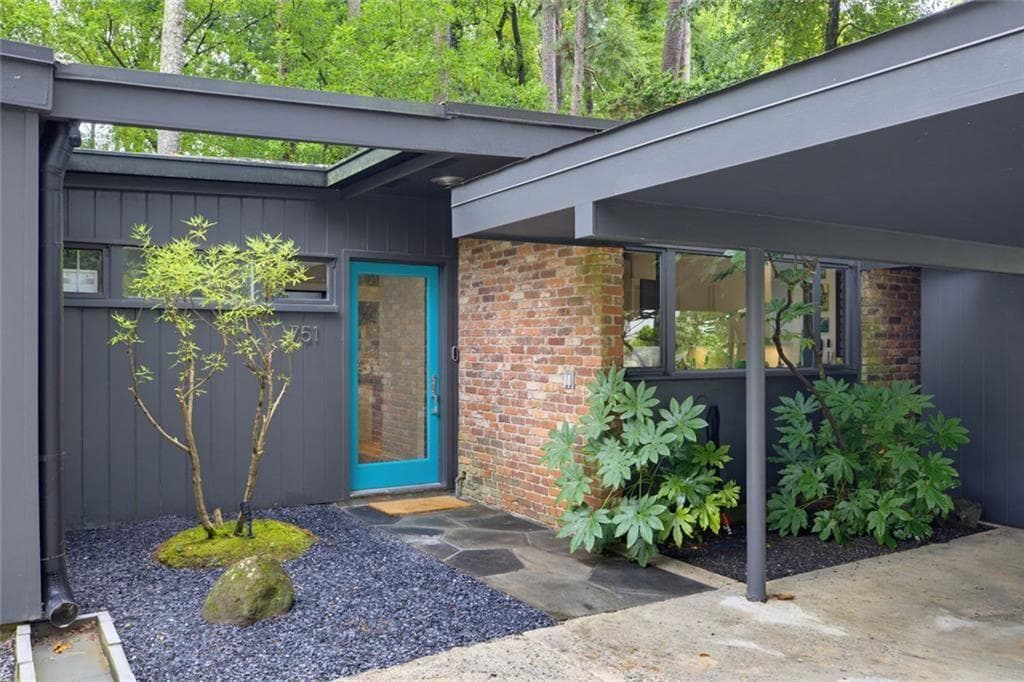 3 bedroom, 3 bathroom, 2,200 sq ft single family residence under contract at 751 Briar Park Court, Atlanta, GA 30306 — photo 4