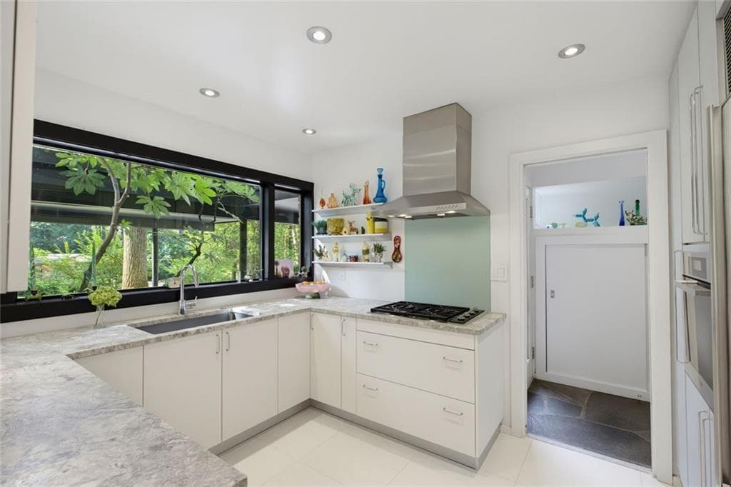 3 bedroom, 3 bathroom, 2,200 sq ft single family residence under contract at 751 Briar Park Court, Atlanta, GA 30306 — photo 9