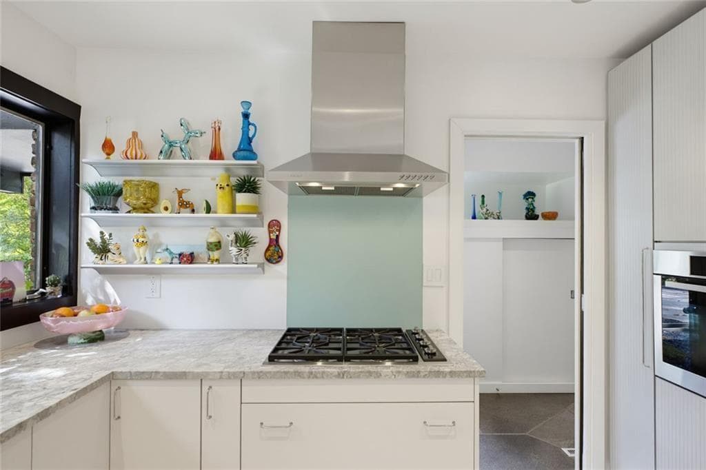 3 bedroom, 3 bathroom, 2,200 sq ft single family residence under contract at 751 Briar Park Court, Atlanta, GA 30306 — photo 10